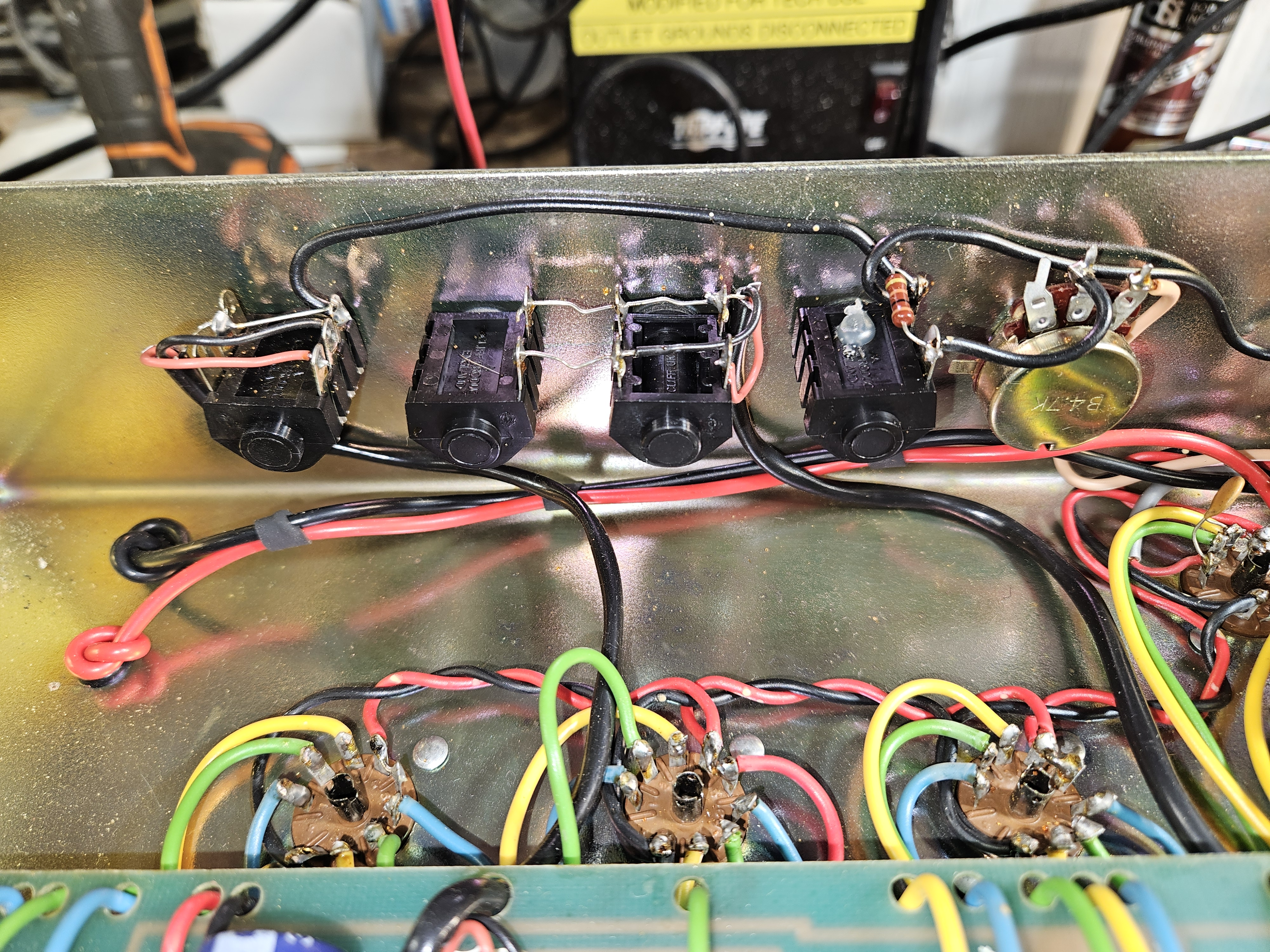 1986 2205 footswitch jack with missing capacitors