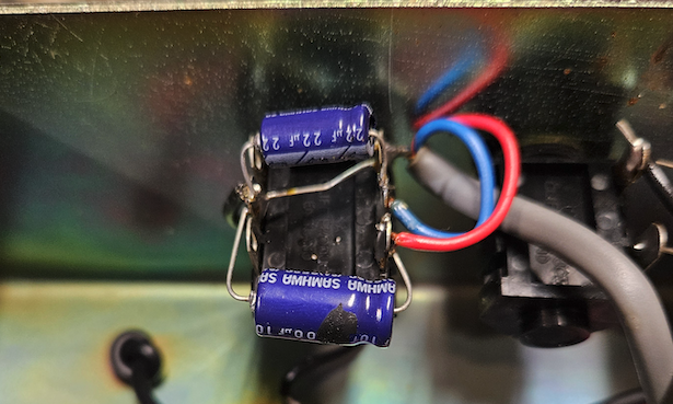 1989 example showing capacitors mounted to the footswitch jack