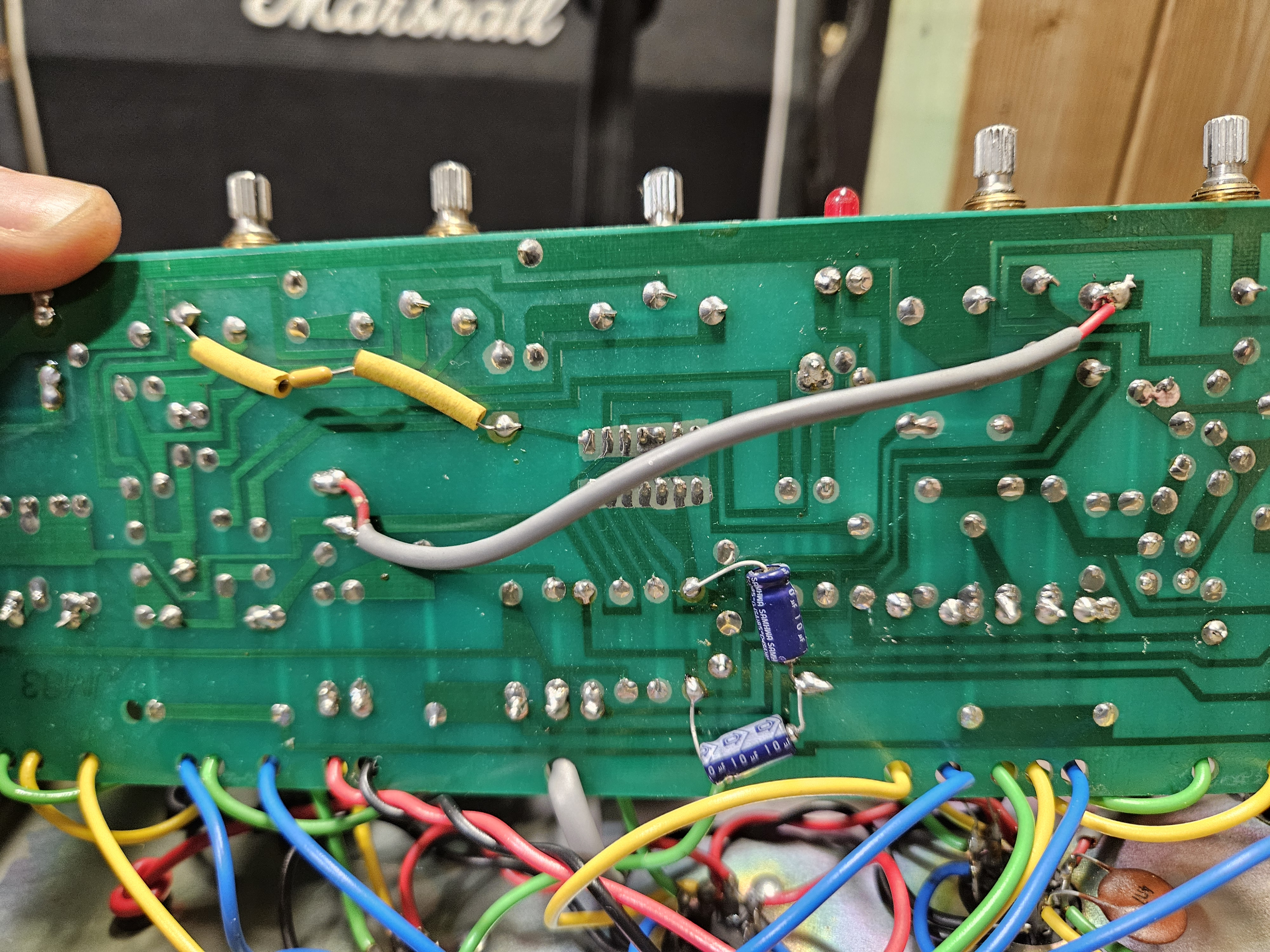 1989 reference with C40 tantalum and C41/C42 electrolytic capacitors added